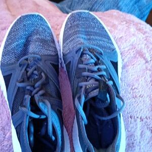 Women's Reebok tennis shoes